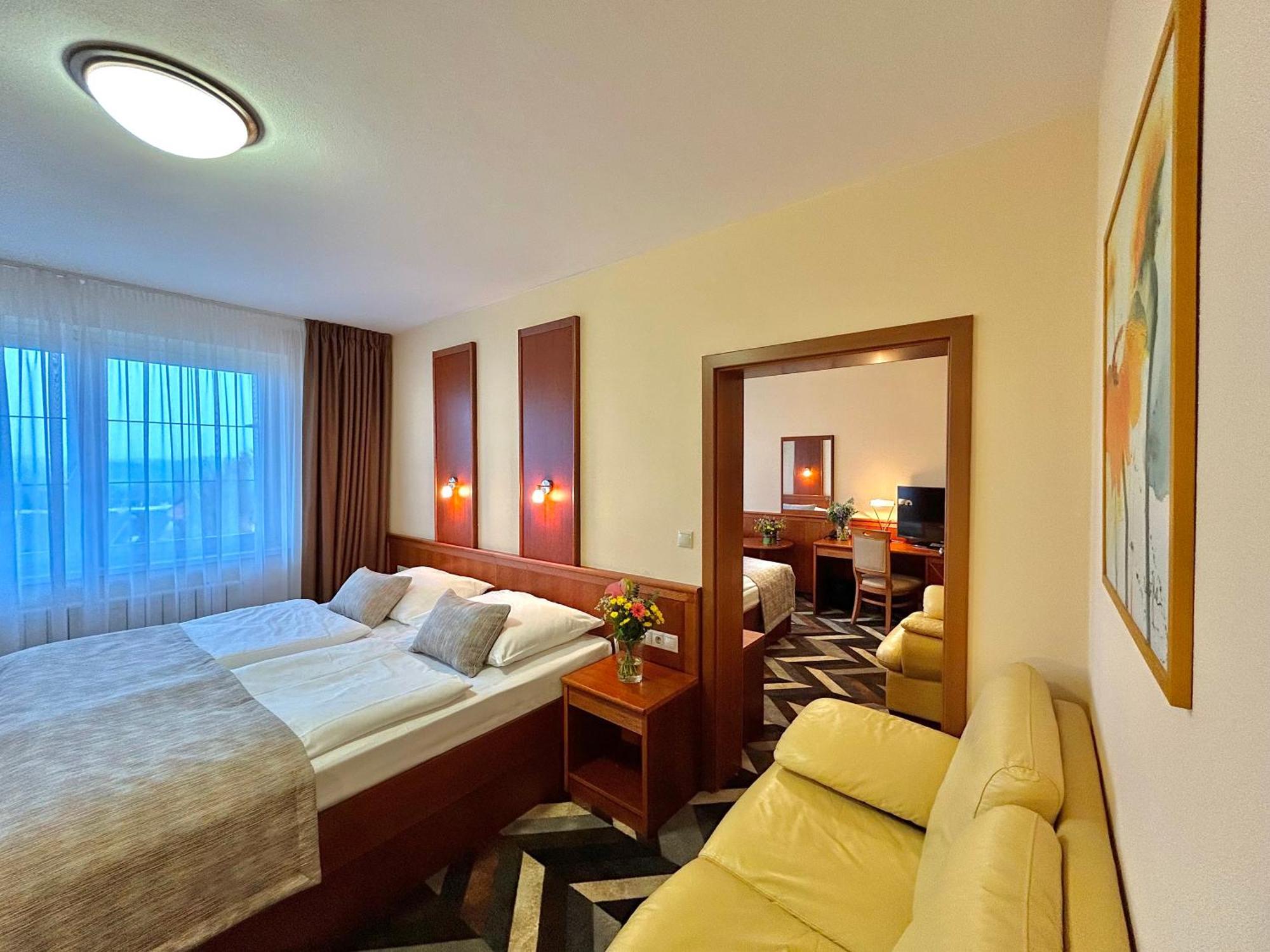 Primavera Hotel & Congress Centre Plzeň Buitenkant foto