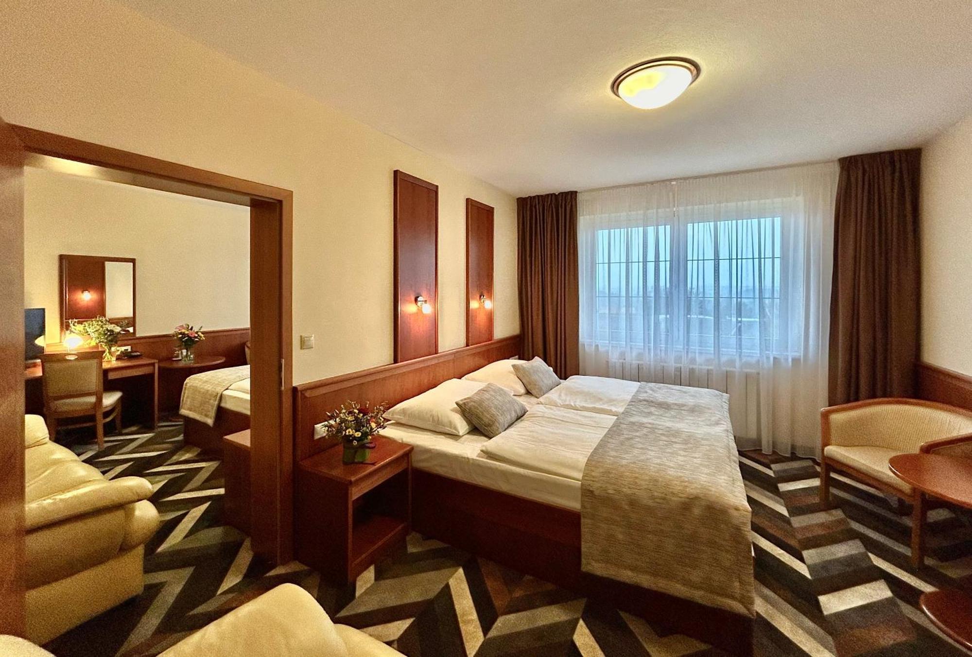 Primavera Hotel & Congress Centre Plzeň Buitenkant foto